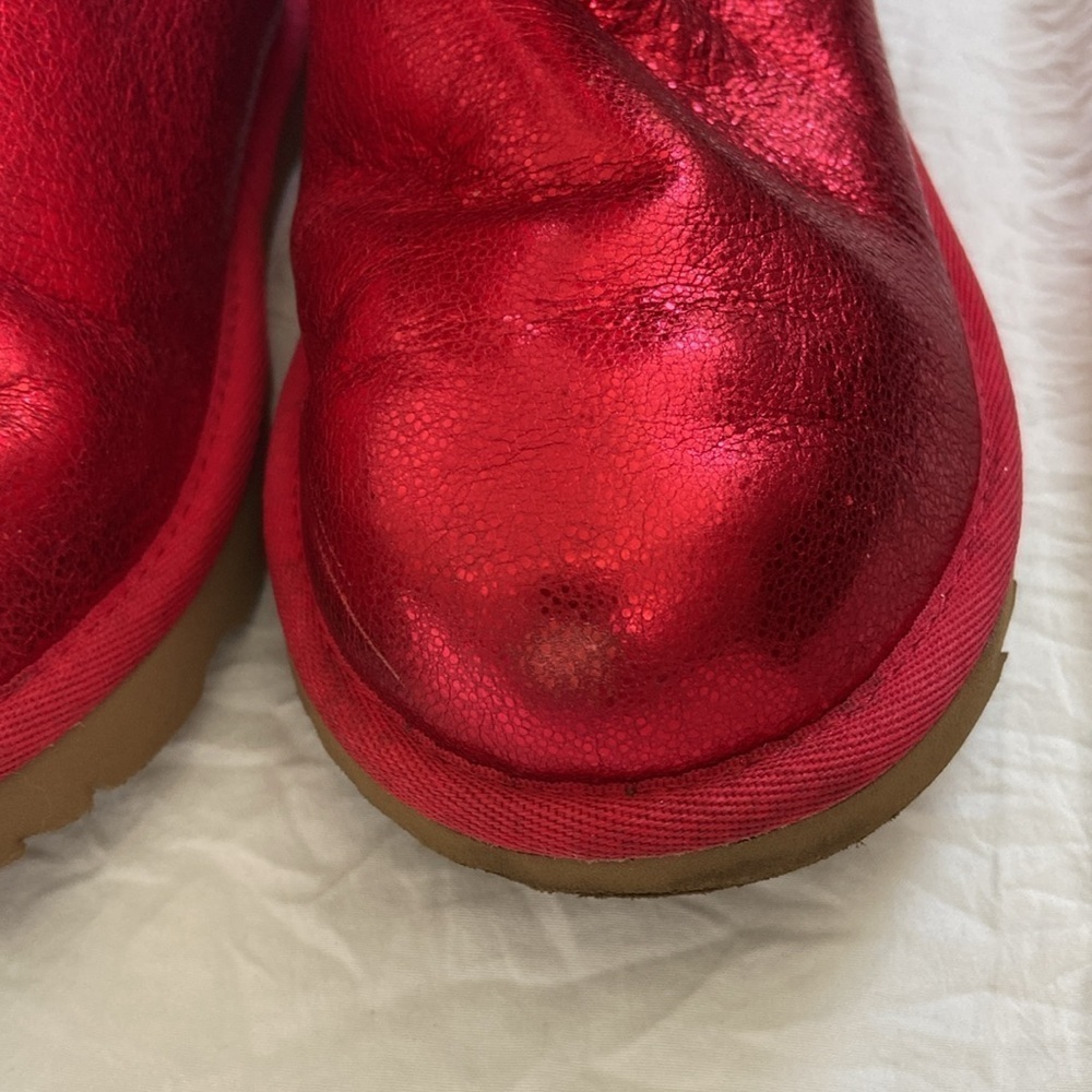 Womens Short classic ll Uggs red metallic size 4​​​​​​ - Picture 3 of 11